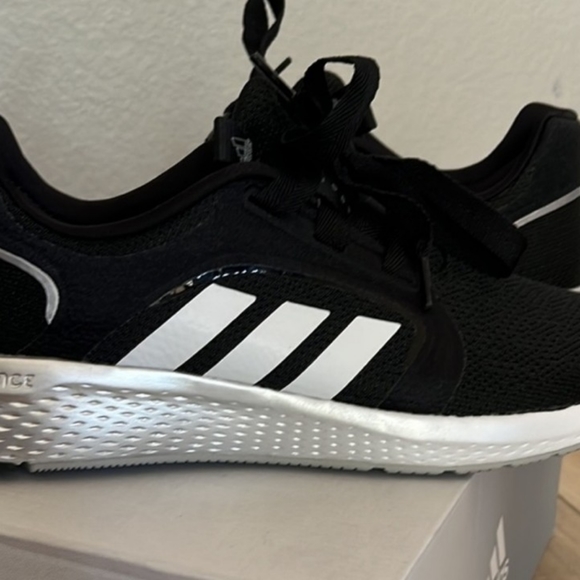 Adidas Women's Black edge running Shoes 👟 - Picture 3 of 13